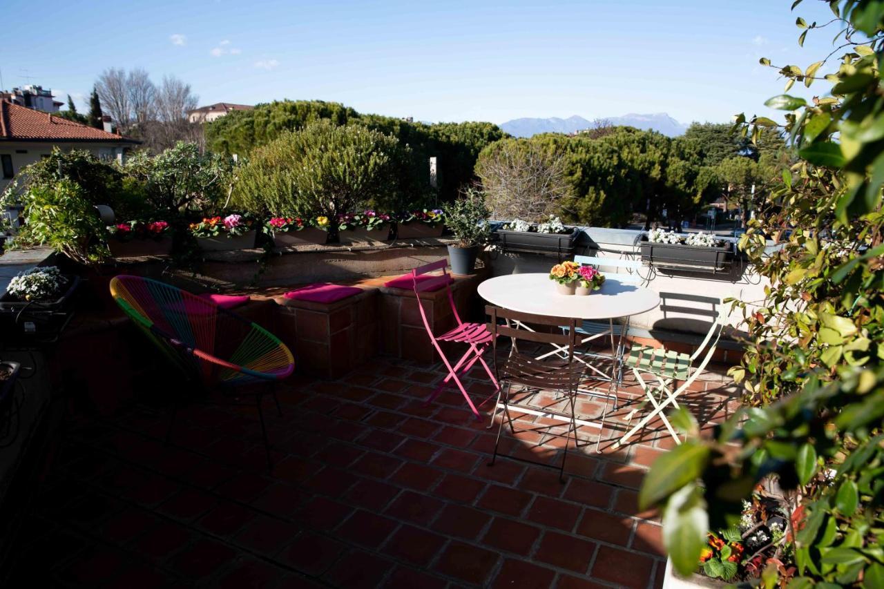 Sound Of Colors - Art Design Apartment Desenzano del Garda Bagian luar foto