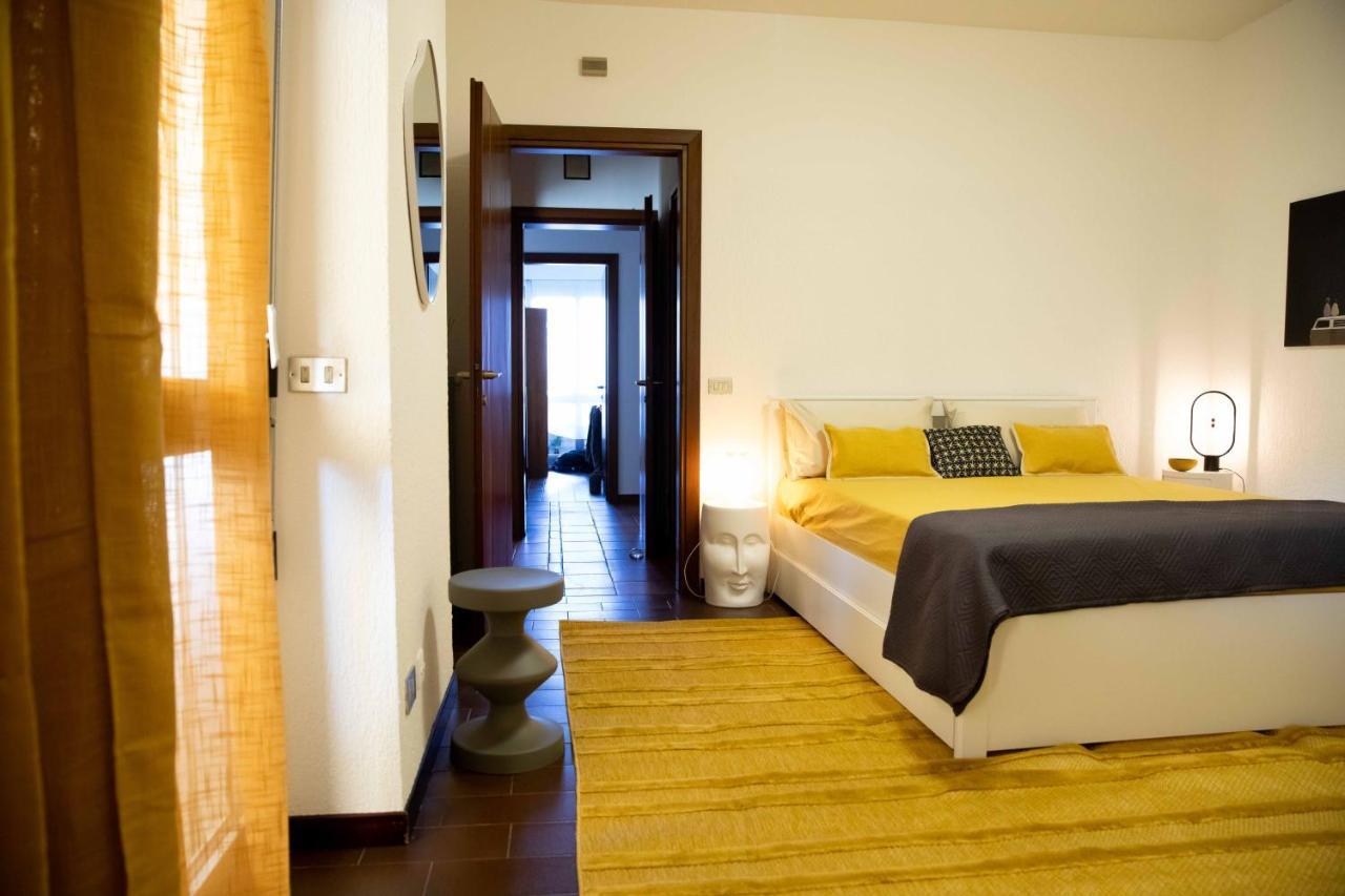 Sound Of Colors - Art Design Apartment Desenzano del Garda Bagian luar foto
