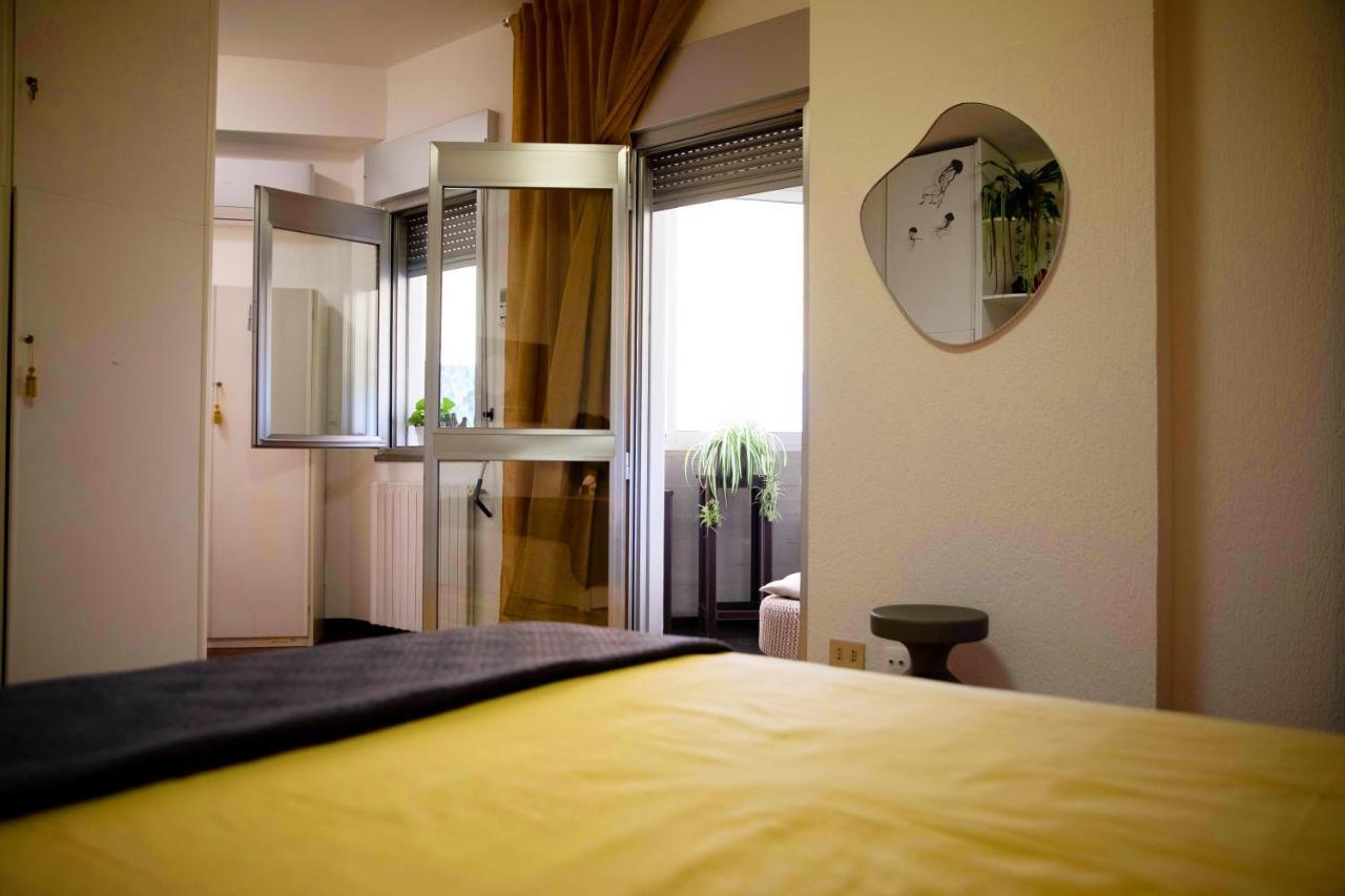 Sound Of Colors - Art Design Apartment Desenzano del Garda Bagian luar foto
