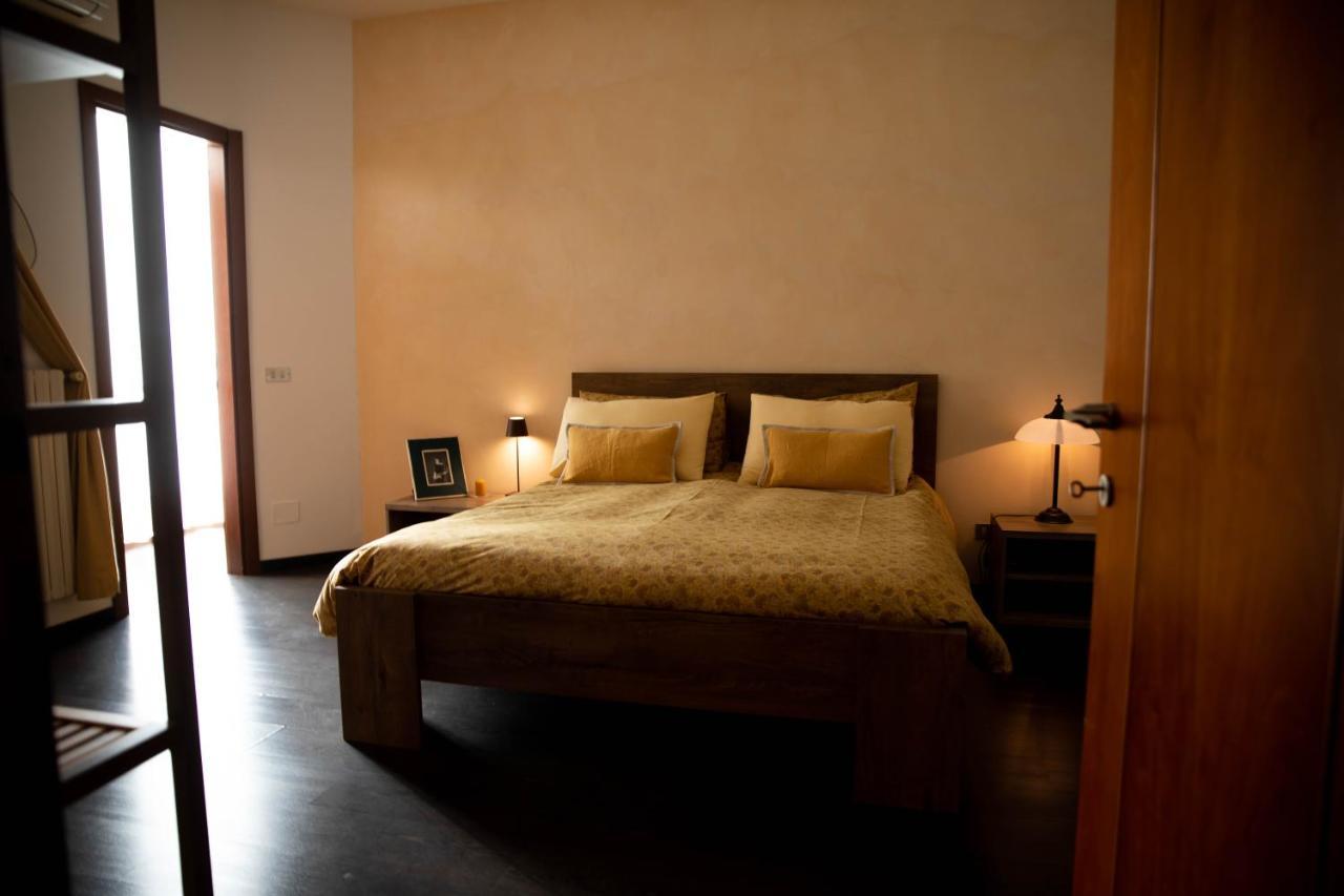 Sound Of Colors - Art Design Apartment Desenzano del Garda Bagian luar foto