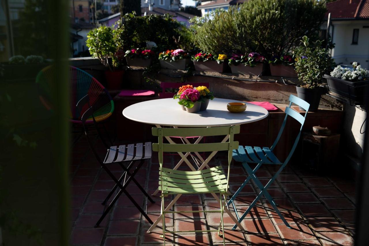 Sound Of Colors - Art Design Apartment Desenzano del Garda Bagian luar foto