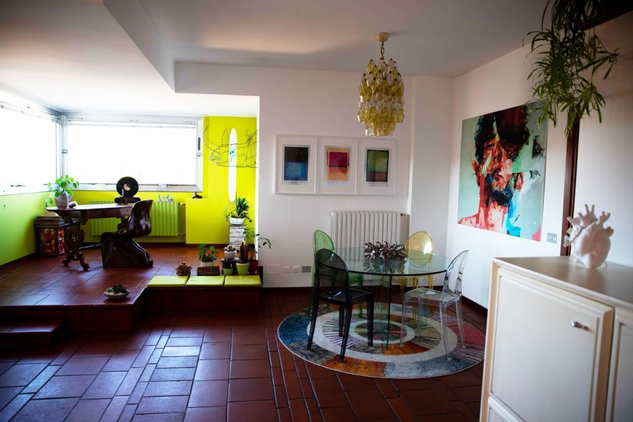 Sound Of Colors - Art Design Apartment Desenzano del Garda Bagian luar foto